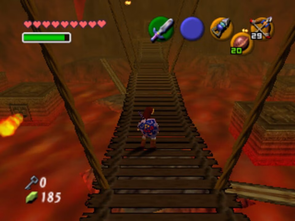 Link atravessa uma ponte sobre lava em Ocarina of Time