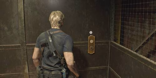 Leon aciona um elevador em Resident Evil 4 Remake