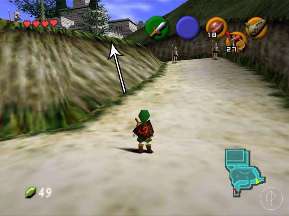 Link em um caminho branco com dois guardas e uma seta apontando para um morro em Ocarina of Time.
