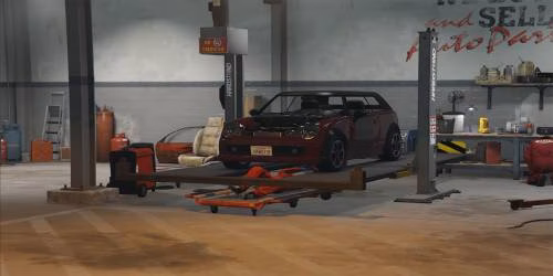 Carro sendo desmontado no Ferro-velho de GTA Online