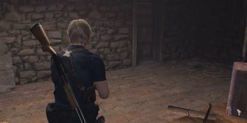 Leon enfrenta a sa&iacute;da da casa do Posto de Controle em Resident Evil 4 Remake