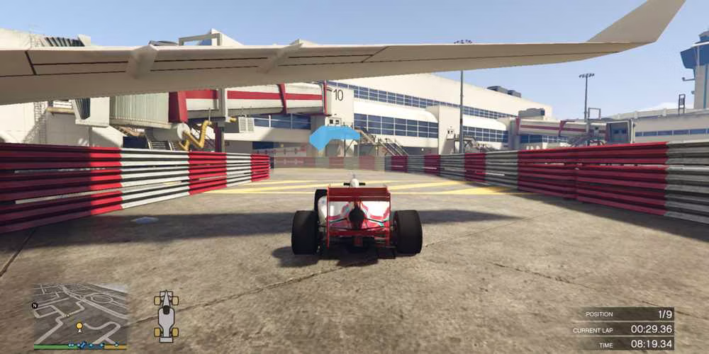 Benefactor BR8 em corrida de monopostos em GTA Online
