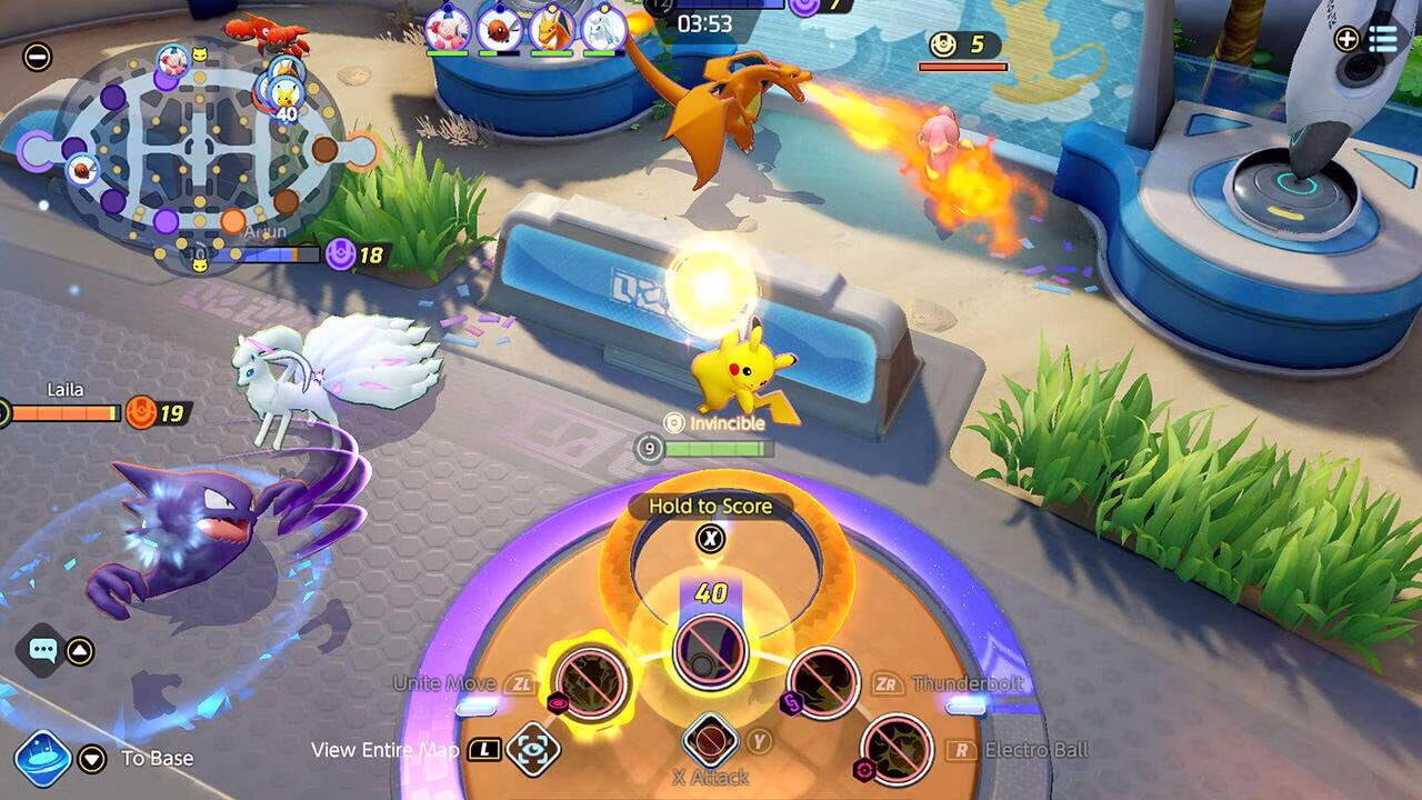 Pikachu marca pontos enquanto advers&aacute;rios se aproximam em Pok&eacute;mon UNITE
