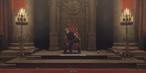 Leon sentado na cadeira de Ramon Salazar em Resident Evil 4 Remake